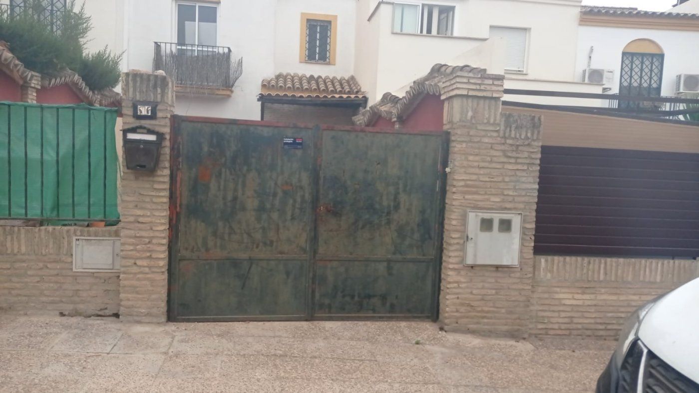 Single-family semi-detached for sale in Sanlúcar la Mayor