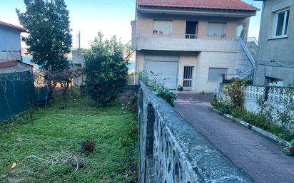 Vista exterior de Casa o xalet en venda en Vigo  amb Calefacció, Jardí privat i Terrassa