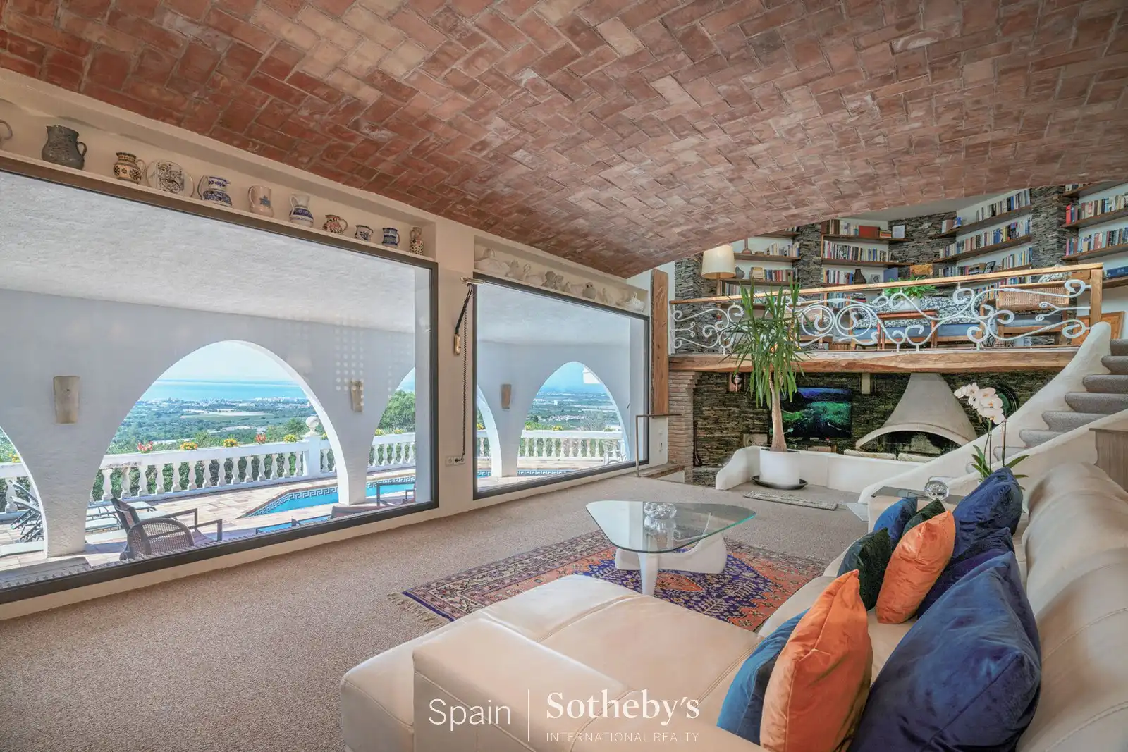 House with pool for sale in Carrer Osca, imagen 5