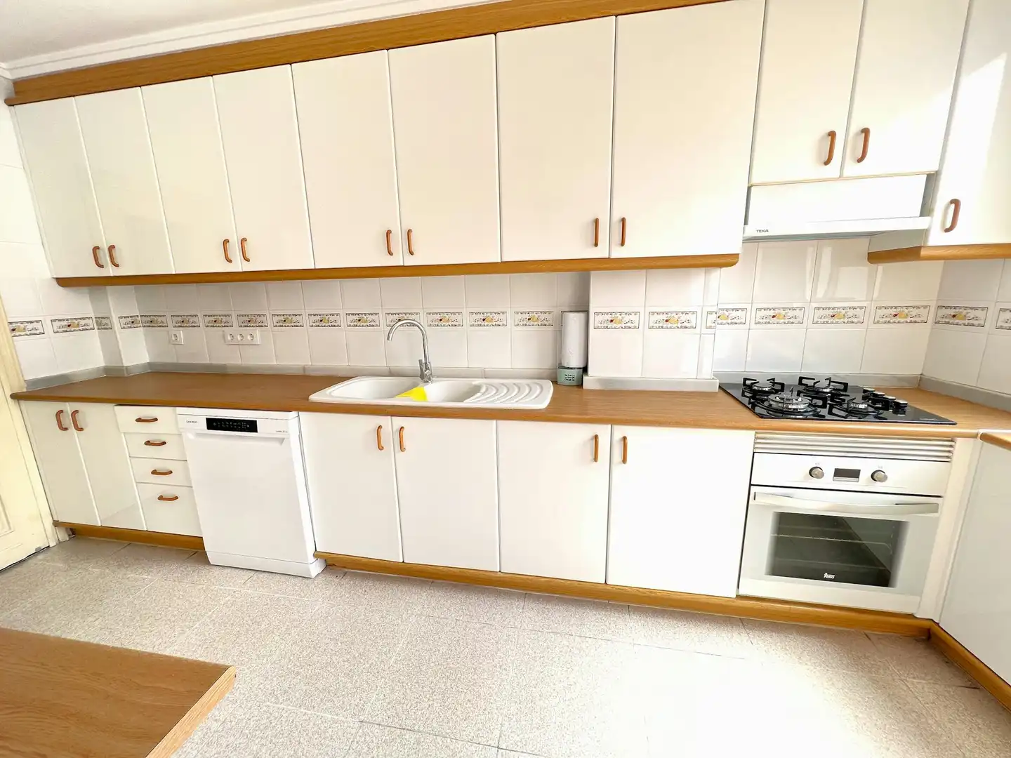 Kitchen of Flat for share in Valencia  with Air Conditioner, Furnished and Washing machine