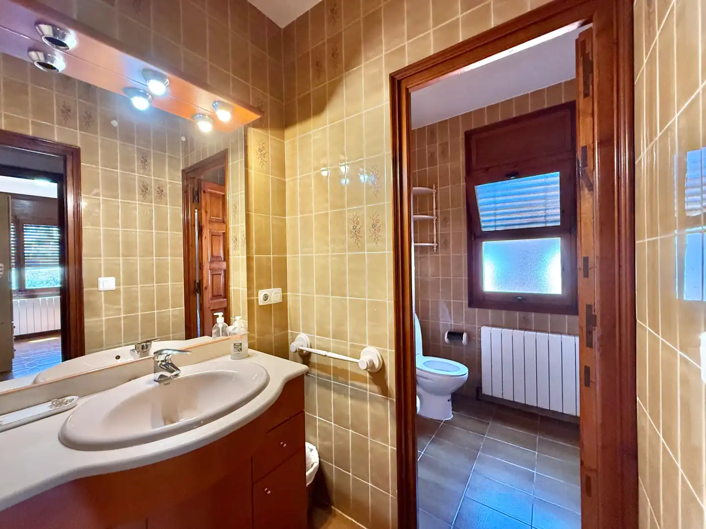 Casa con terraza en venta en Carrer de Guillem de Bonadona 14, imagen 12