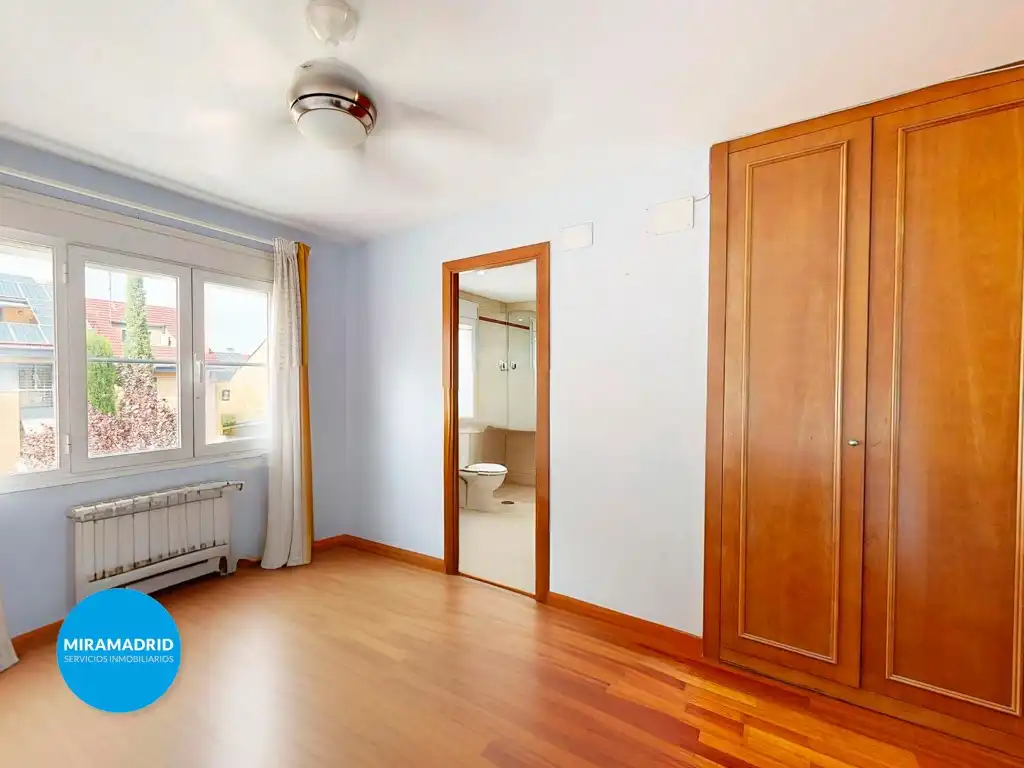 Bedroom of Detached homes for sale in Paracuellos de Jarama  with Air Conditioner and Swimming Pool