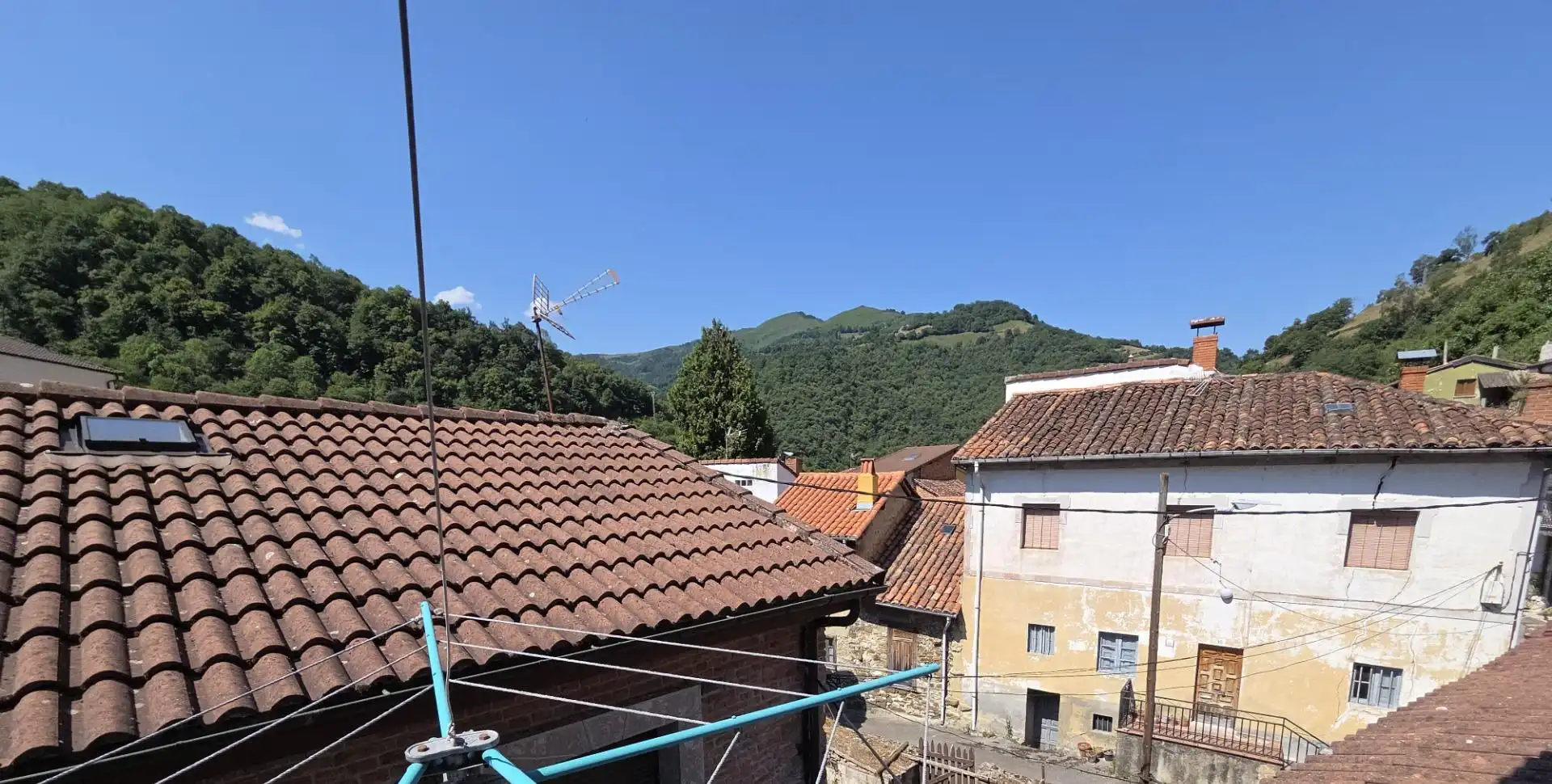 Vista exterior de Ático en venta en Aller con Terraza, Amueblado y Balcón