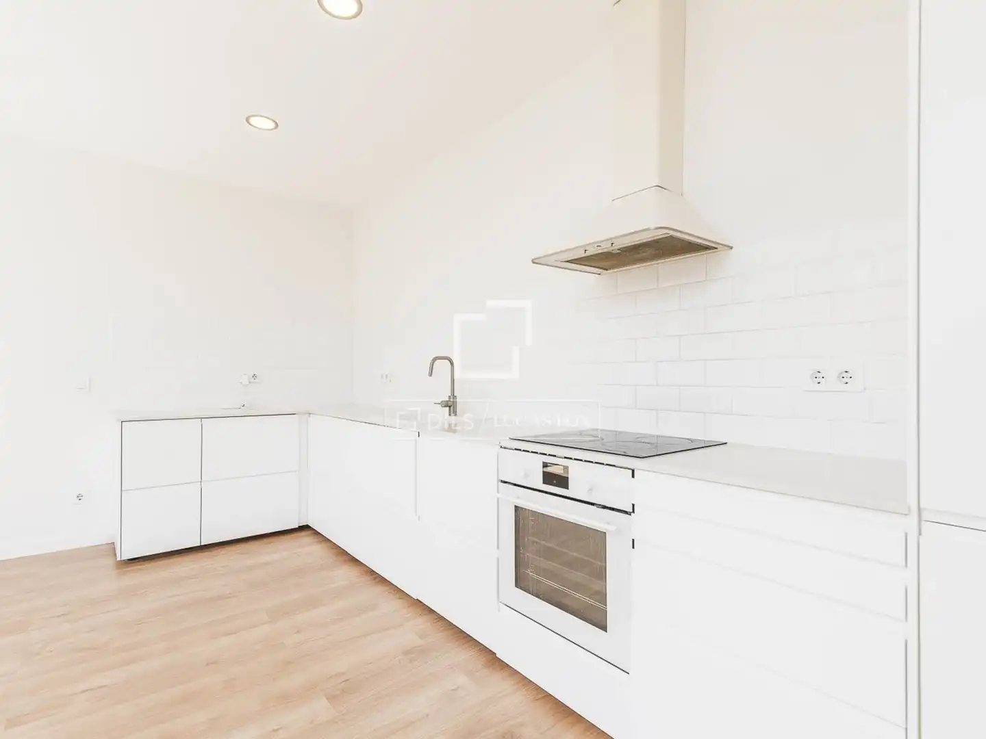 Cocina de Piso en venta en Barcelona con Aire acondicionado