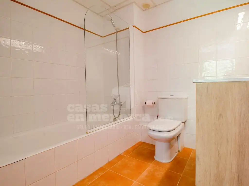Baño de Apartamento en venta en Es Mercadal con Terraza, Piscina y Piscina comunitaria