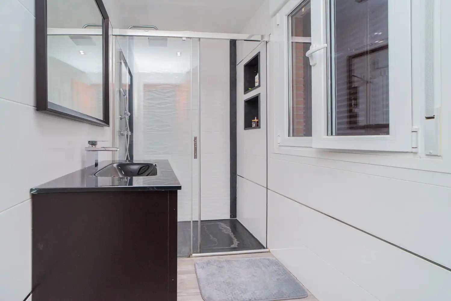 Badezimmer von Einfamilien-Reihenhaus zum Verkauf in Alpedrete mit Heizung, Terrasse und Gemeinschaftspool