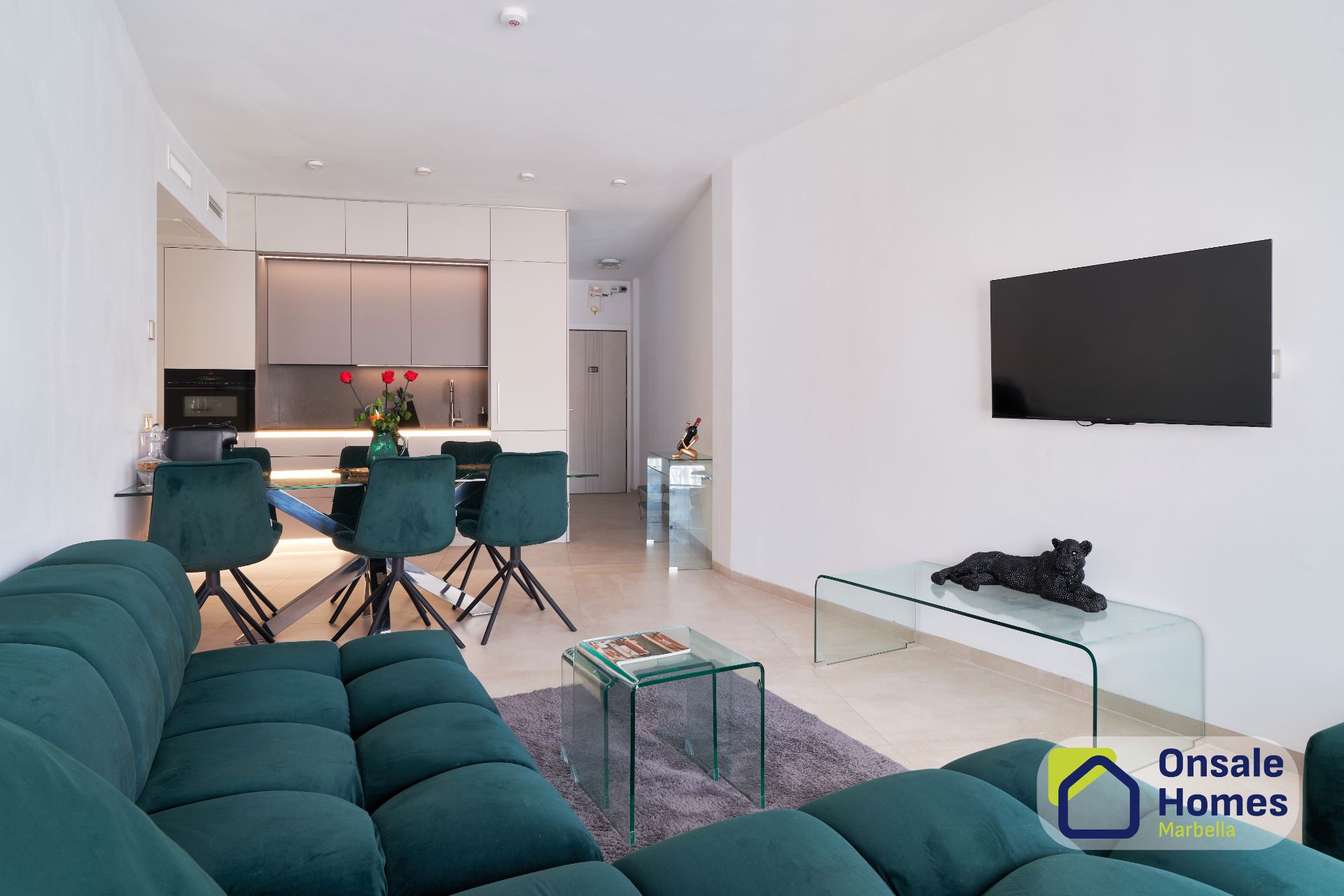 Living room of Flat for sale in Marbella  with Air Conditioner, Terrace and Balcony