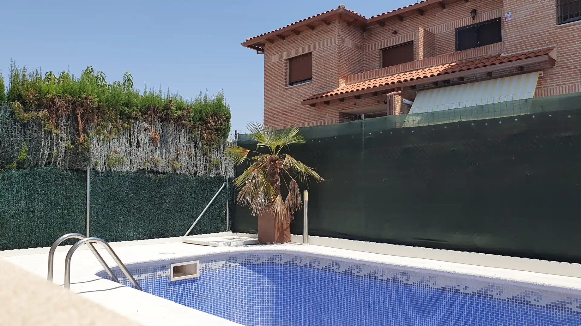 Piscina de Casa adosada en venda en Olías del Rey amb Aire condicionat, Calefacció i Jardí privat