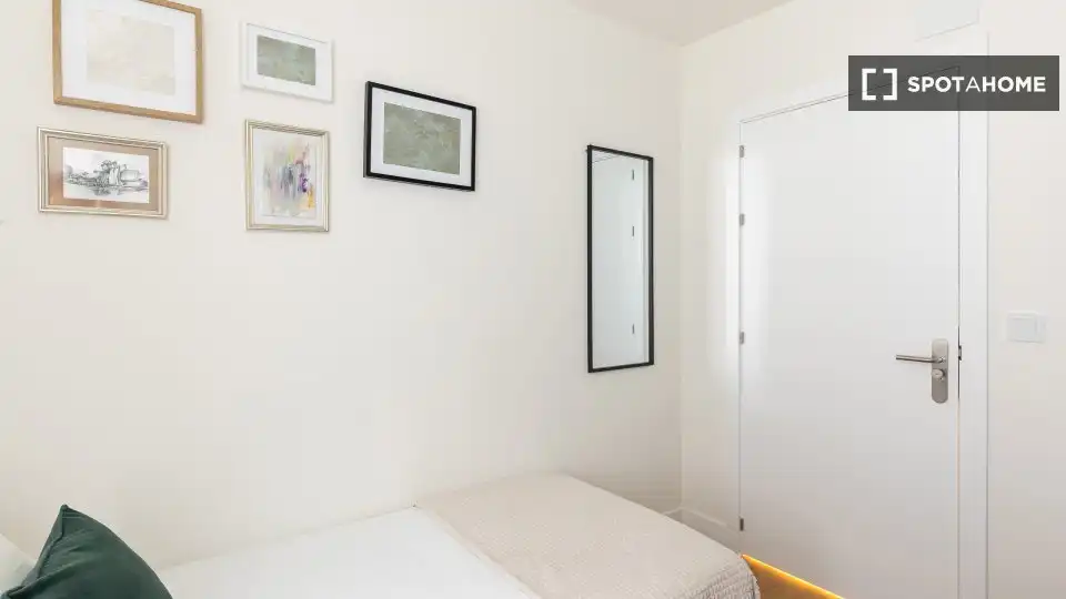 Schlafzimmer von Wohnung zur untervermieten in Bilbao  mit Klimaanlage, Terrasse und Möbliert