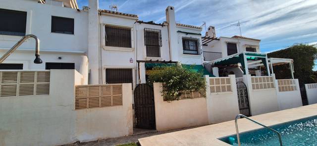 Casa adosada en Venta en Calle Isla de la Toja en El Puerto