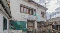 Vista exterior de Casa adosada en venda en Langreo amb Jardí privat