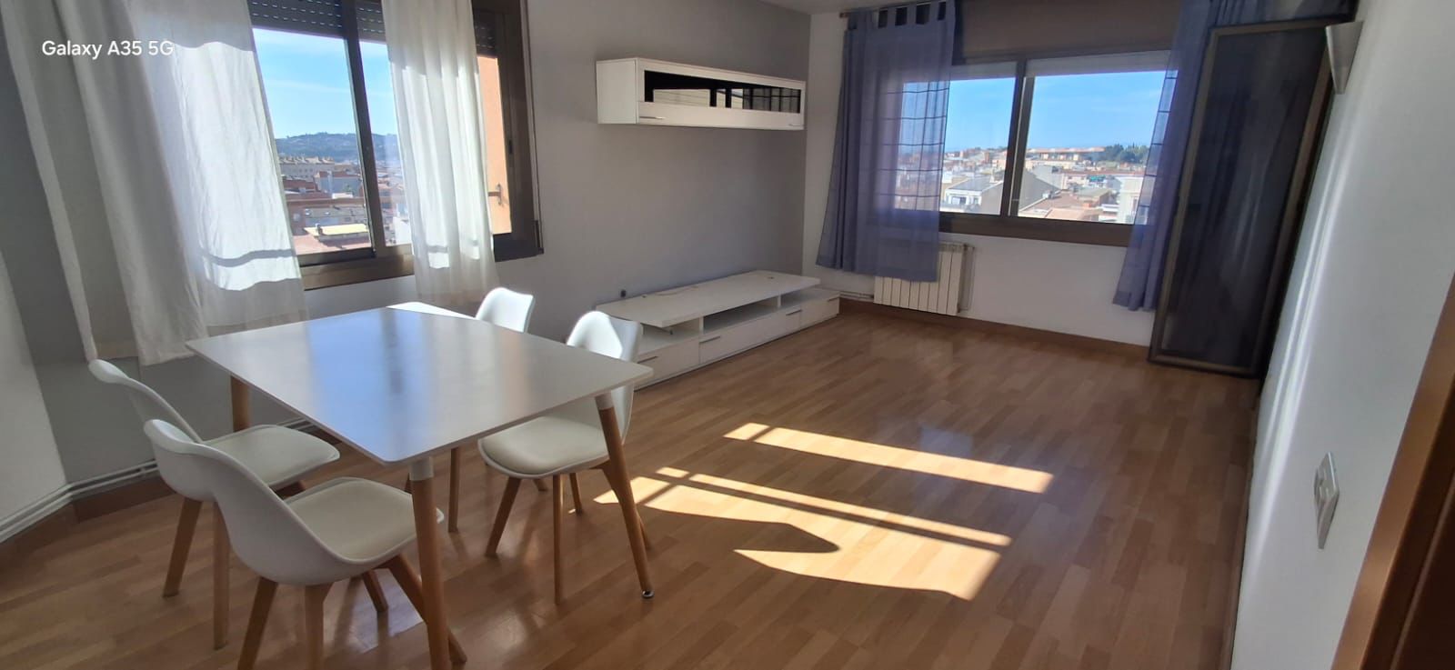 Living room of Flat for sale in Terrassa  with Air Conditioner, Heating and Parquet flooring