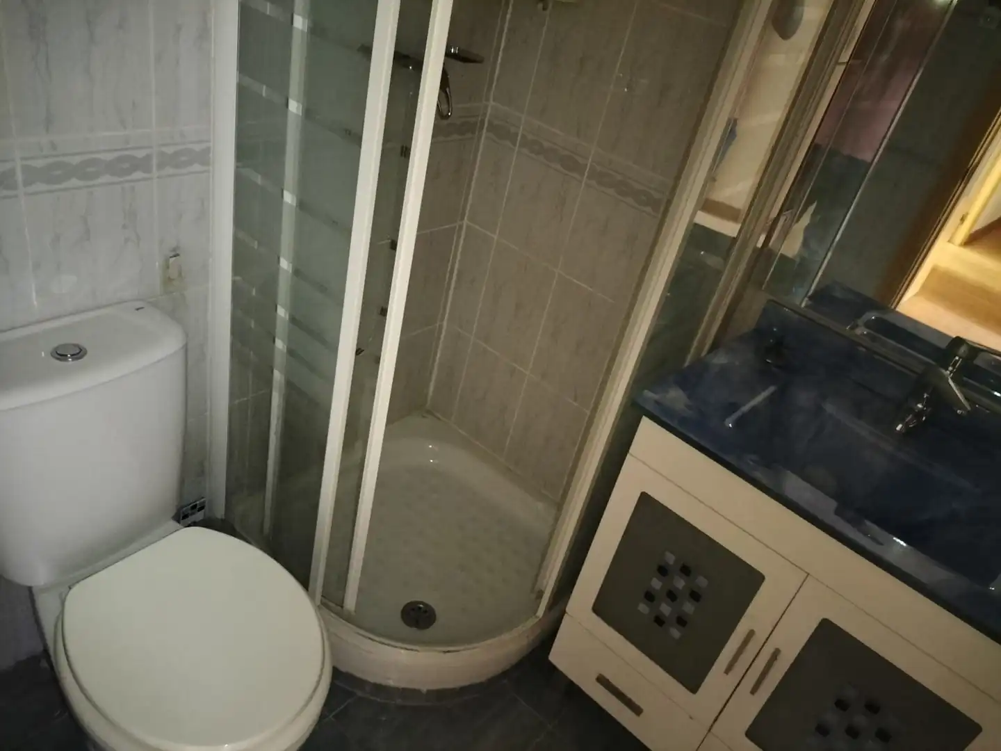 Baño de Piso en venta en Madrid con Jardín privado, Trastero y Alarma