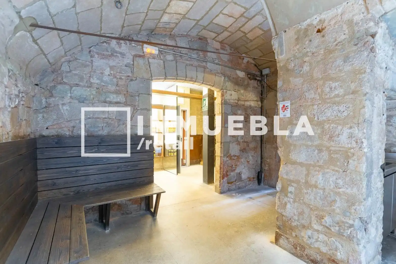 Commercial properties for rent in Barcelona  with Air Conditioner and Alarm