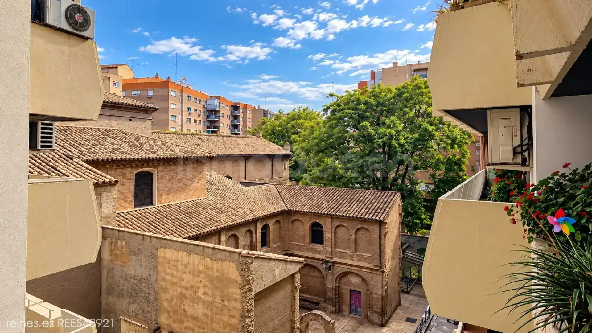 Vista exterior de Pis en venda en Zaragoza amb Calefacció, Terrassa i Moblat