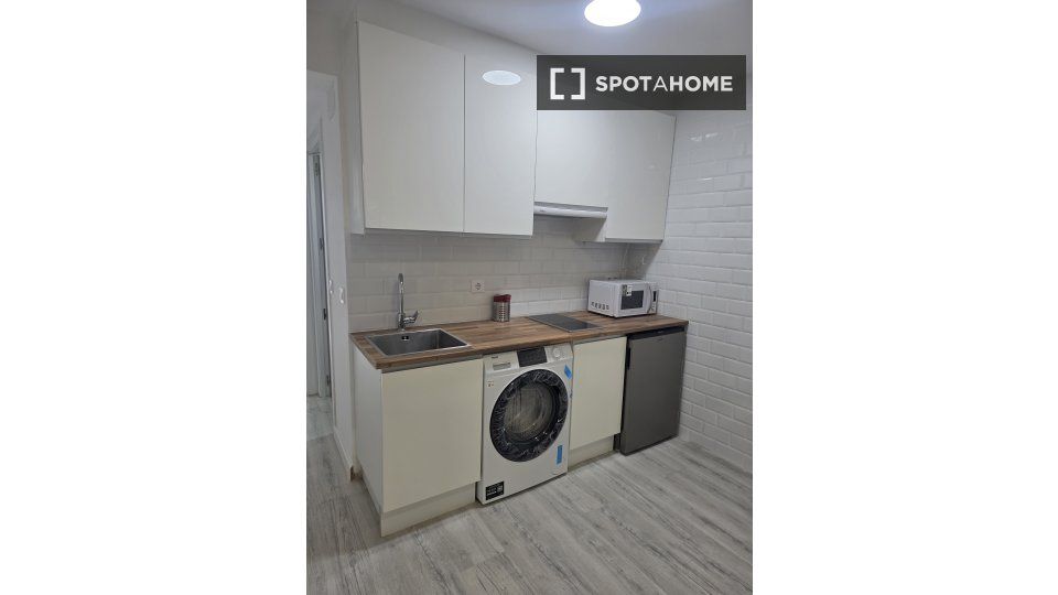 Kitchen of Flat to rent in  Madrid Capital  with Air Conditioner, Heating and Furnished