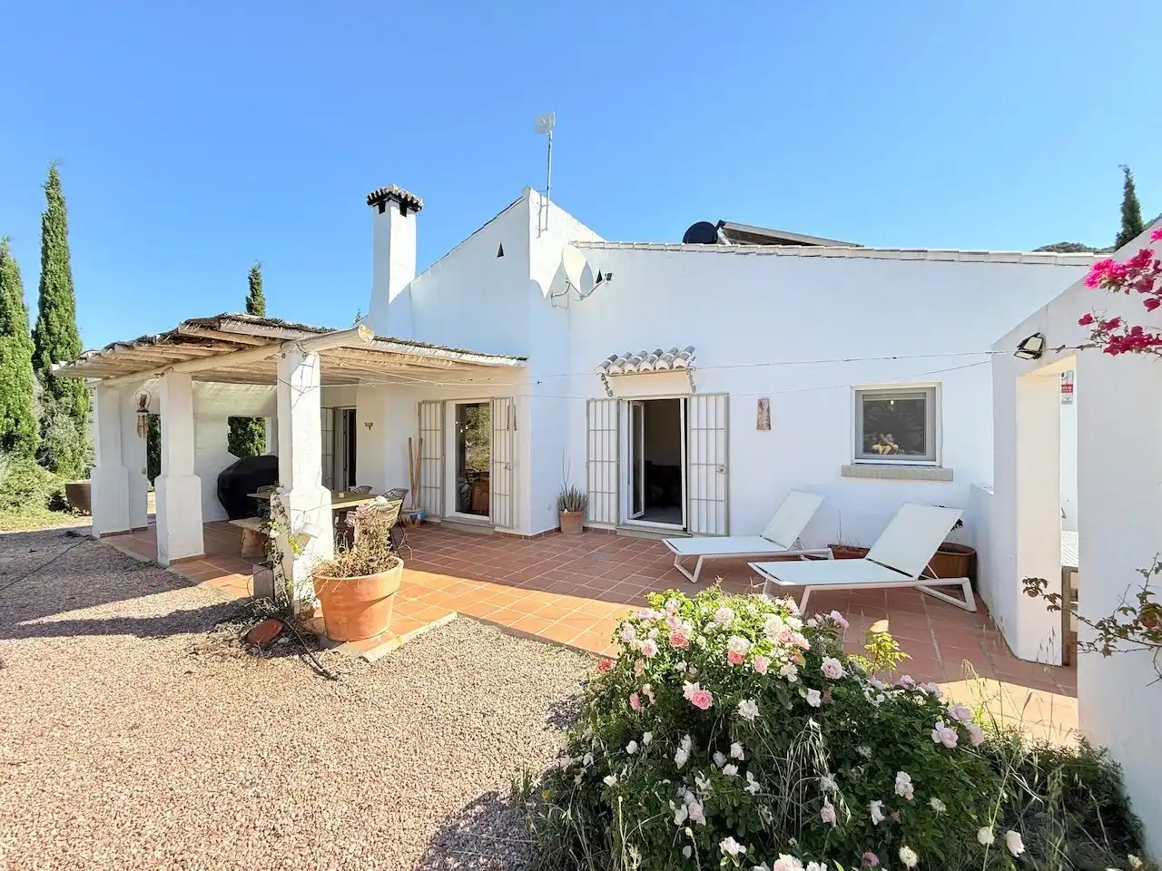 Vista exterior de Casa o xalet en venda en Frigiliana amb Aire condicionat, Calefacció i Jardí privat