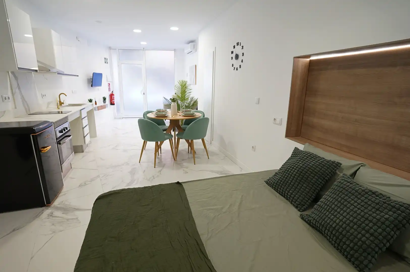 Bedroom of Study for sale in Valencia  with Air Conditioner