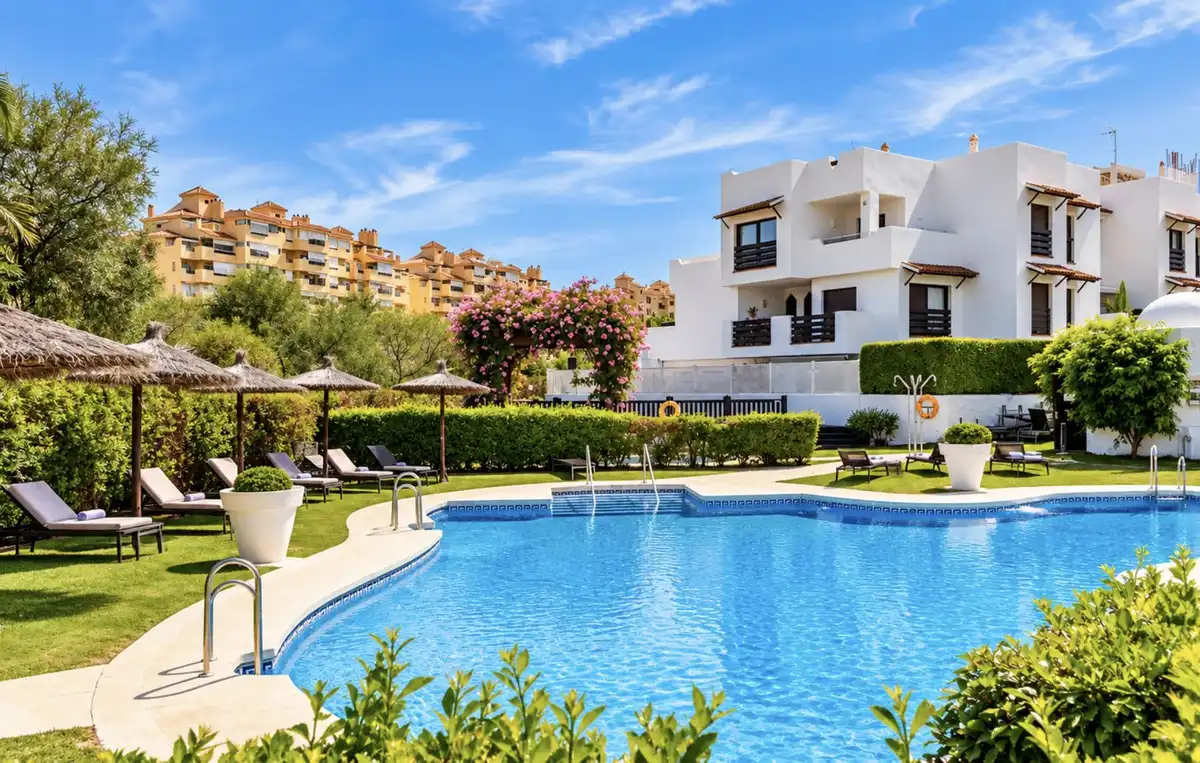 Ground floor with pool for sale in Selwo, imagen 12
