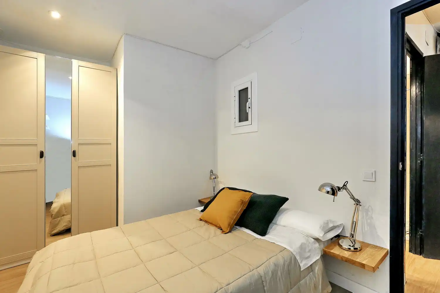 Schlafzimmer von Wohnung zum Verkauf in Barcelona mit Klimaanlage, Heizung und Möbliert