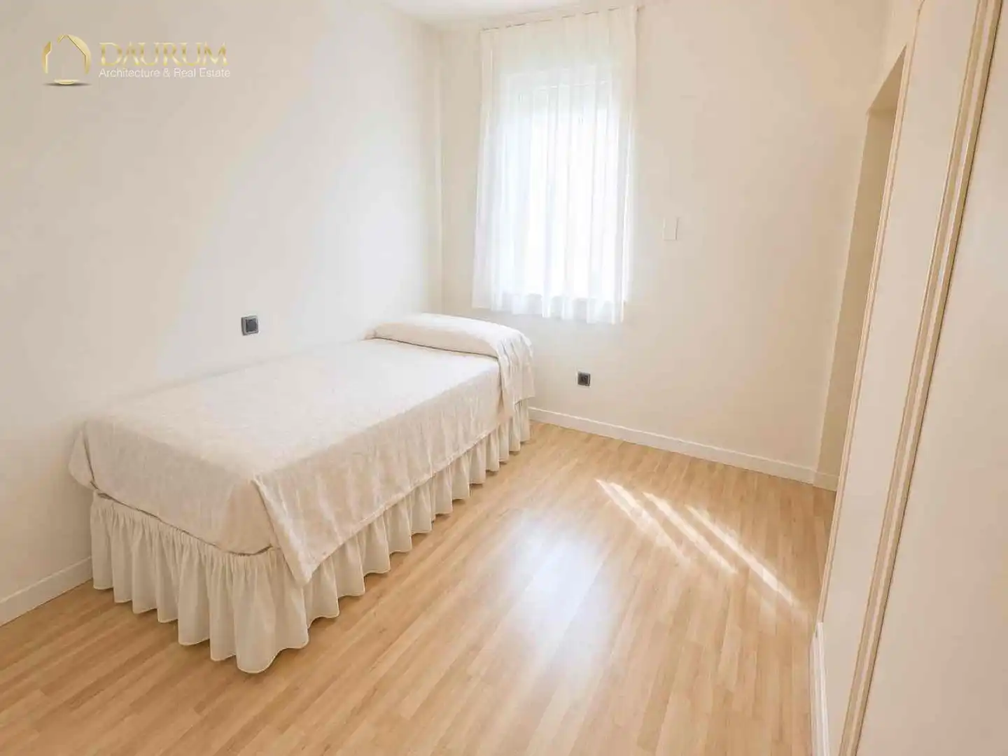Habitación de Piso en venta en Sevilla con Aire acondicionado, Trastero y Piscina