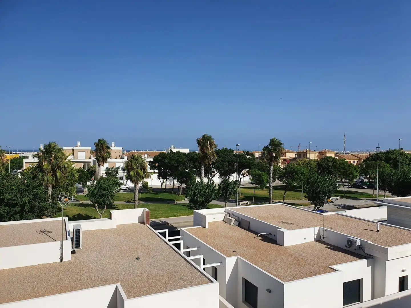 Vista exterior de Casa o xalet en venda en Pilar de la Horadada amb Aire condicionat, Calefacció i Jardí privat