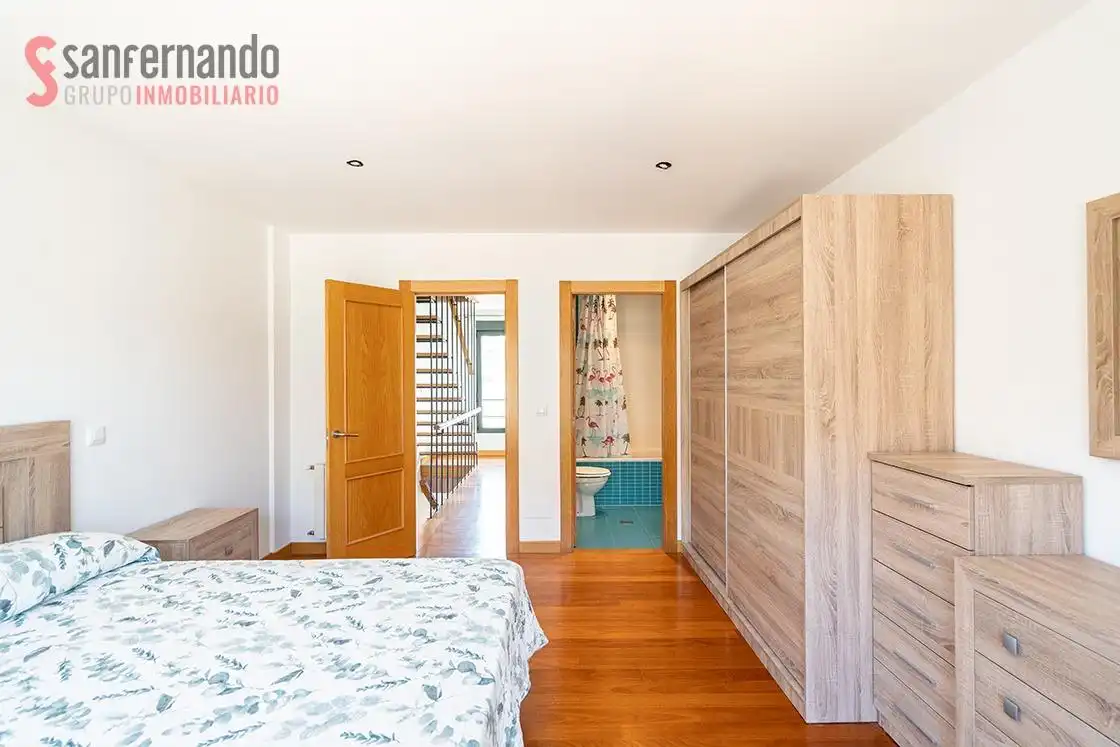 Habitación de Casa adosada en venta en Miengo con Calefacción, Jardín privado y Terraza