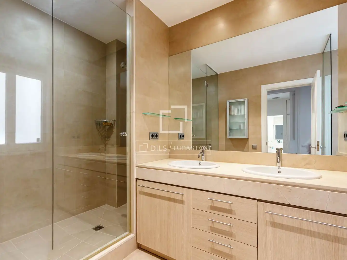 Bathroom of Flat for sale in Barcelona  with Air Conditioner, Heating and Terrace