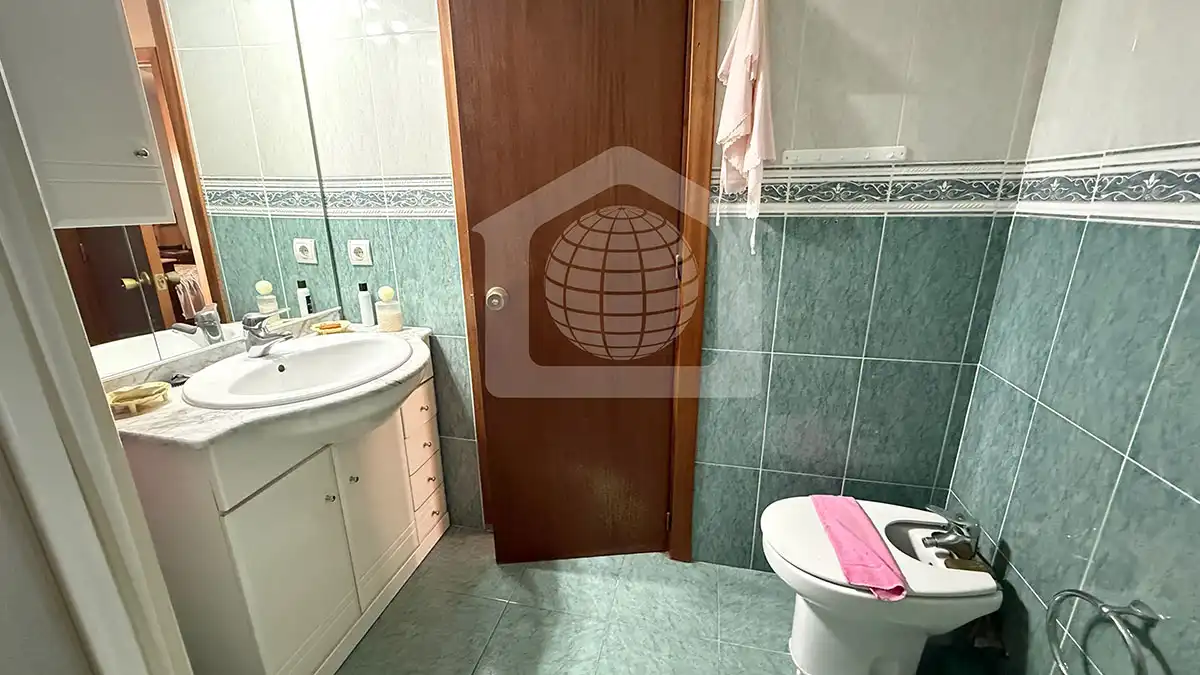 Bathroom of Flat for sale in Málaga  with Terrace and Furnished