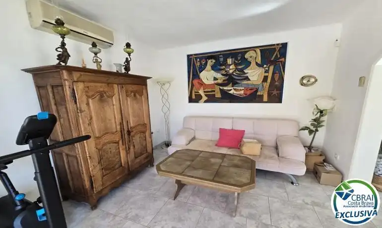 Sala d'estar de Casa o xalet en venda en Empuriabrava amb Calefacció, Terrassa i Piscina
