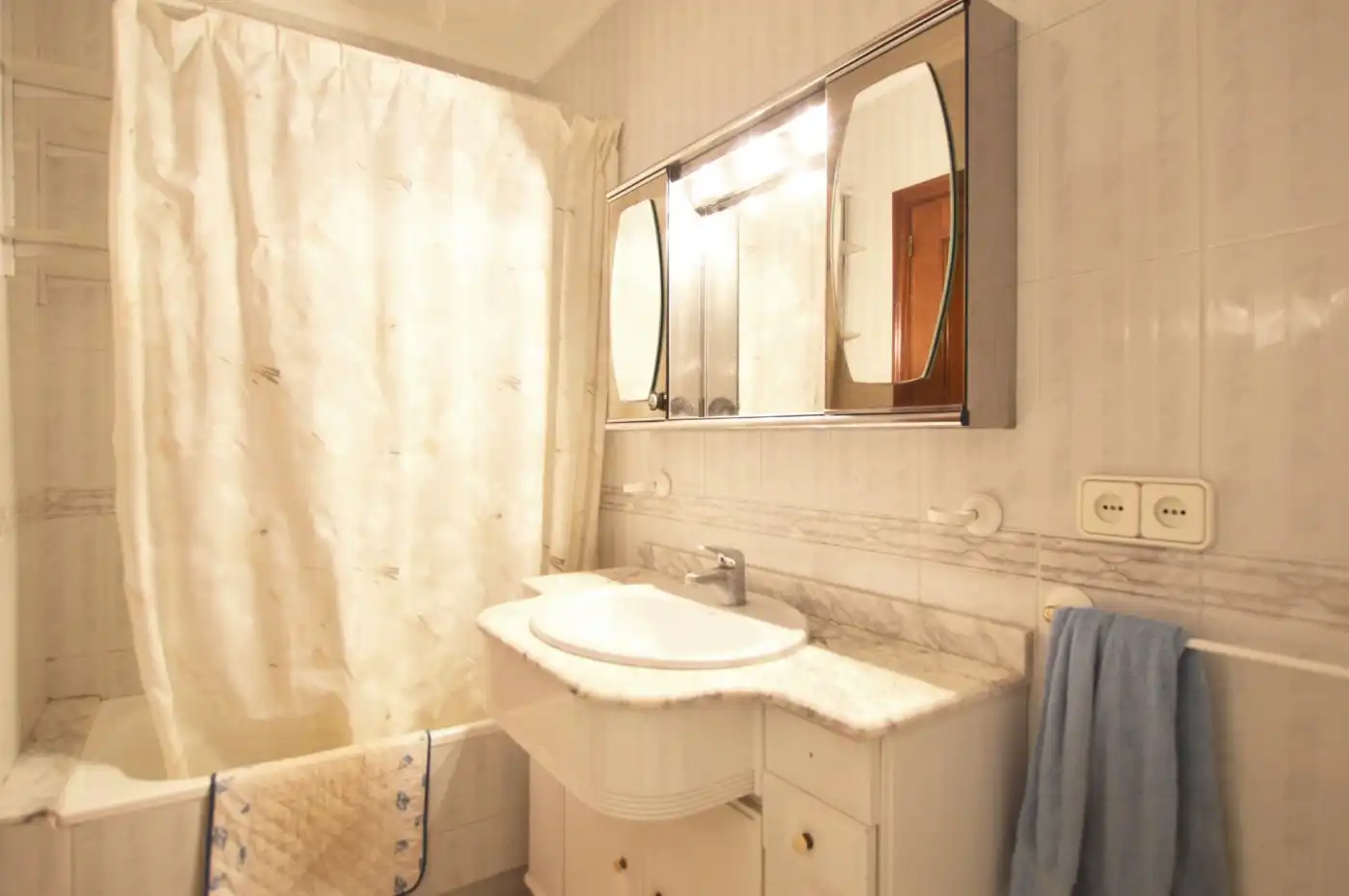 Baño de Piso de alquiler en Tarragona con Terraza y Amueblado