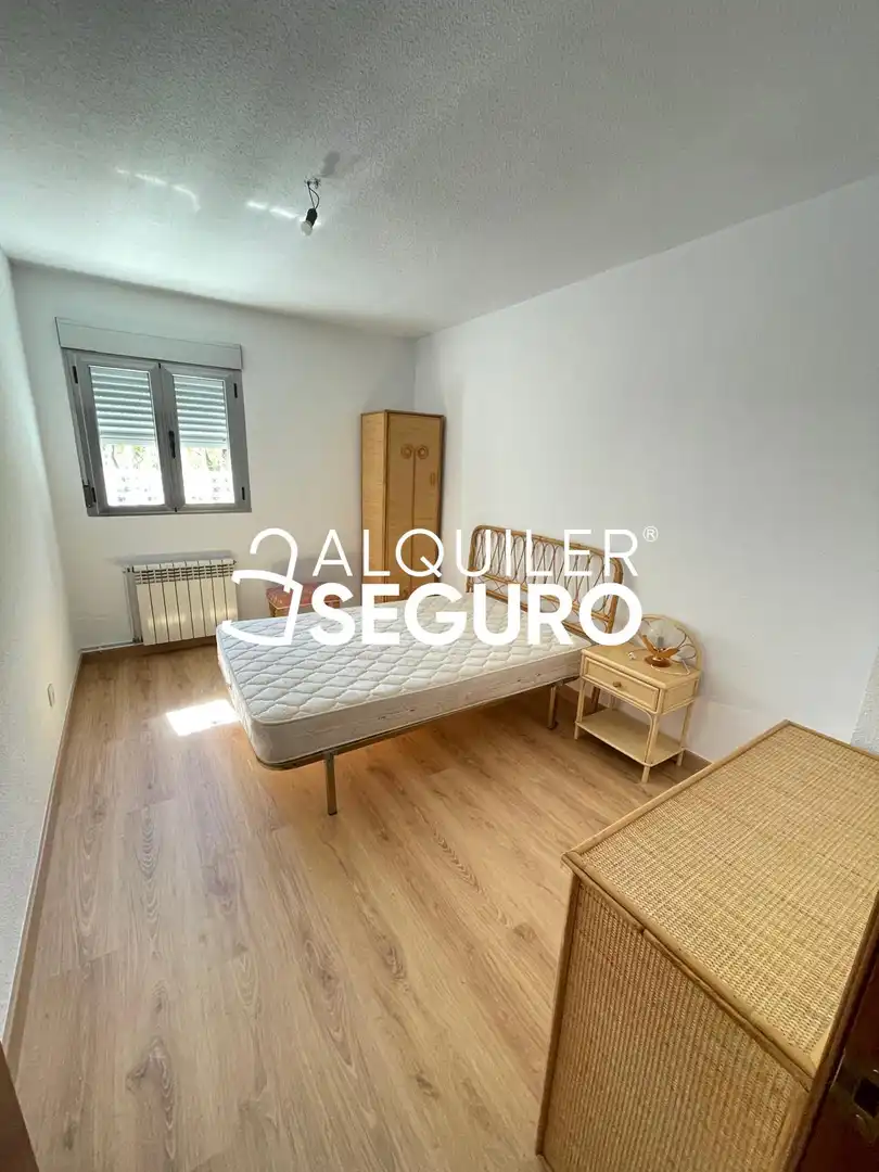 Bedroom of Flat for rent in Madrid  with Heating and Furnished