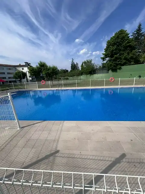 Piscina de Pis en venda en Albelda de Iregua amb Calefacció, Terrassa i Piscina comunitària
