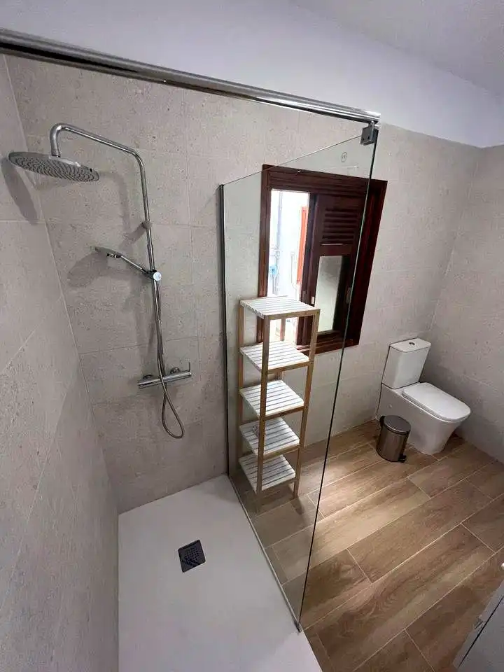 Room in Bartolome Benitez, Gracia
