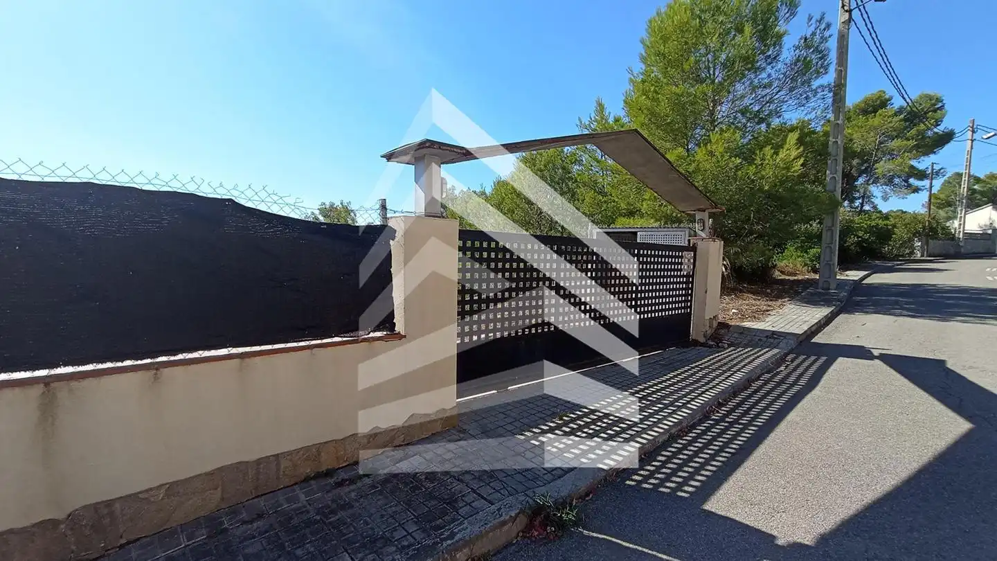 Casa con jardín en venta en calle de la Via Lactea