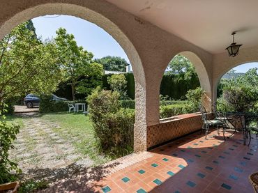 Casa amb balcó en venda a Avenida Emilio Muñoz 32