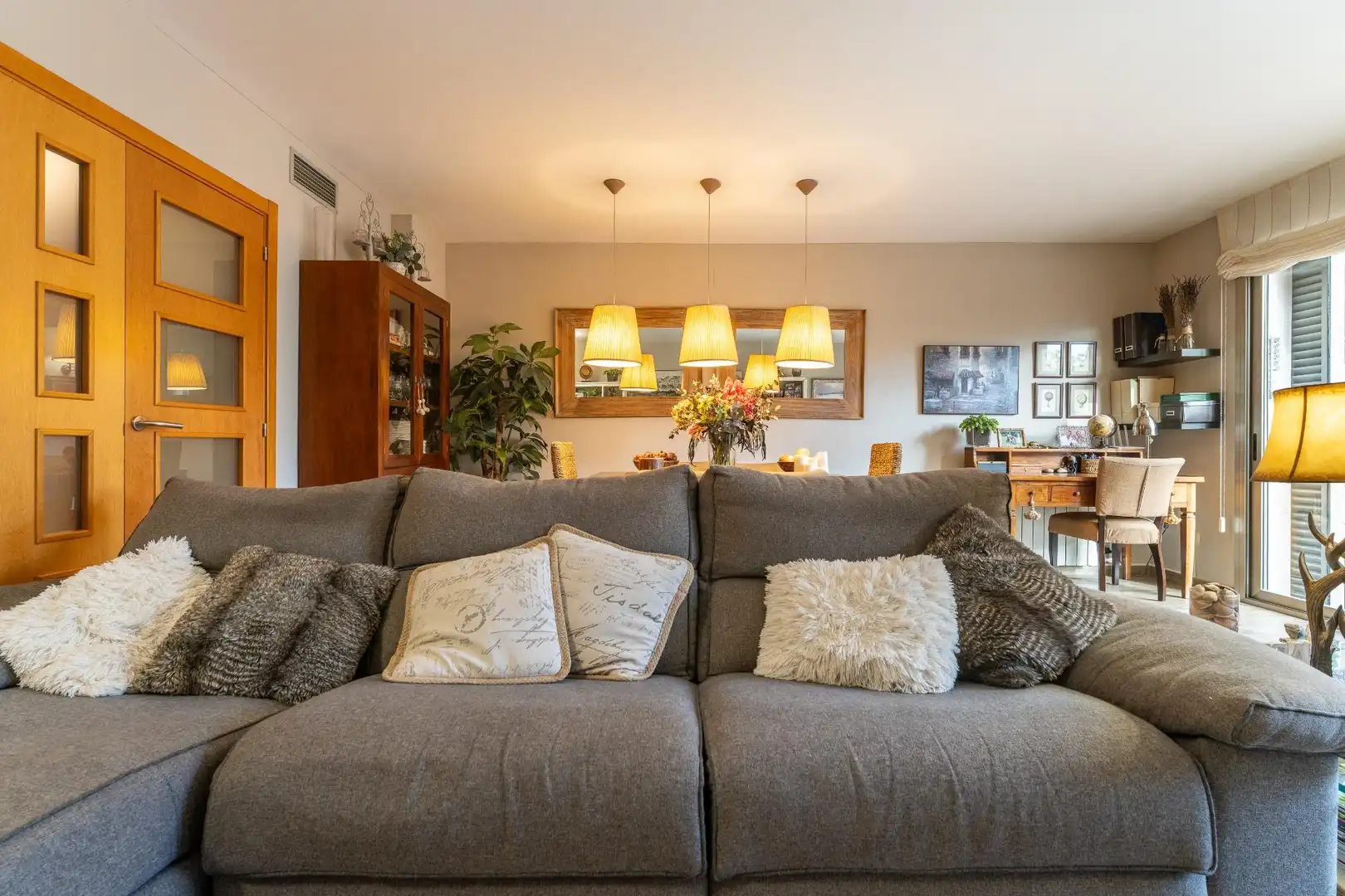 Sala de estar de Casa adosada en venta en Montbrió del Camp con Aire acondicionado, Calefacción y Jardín privado
