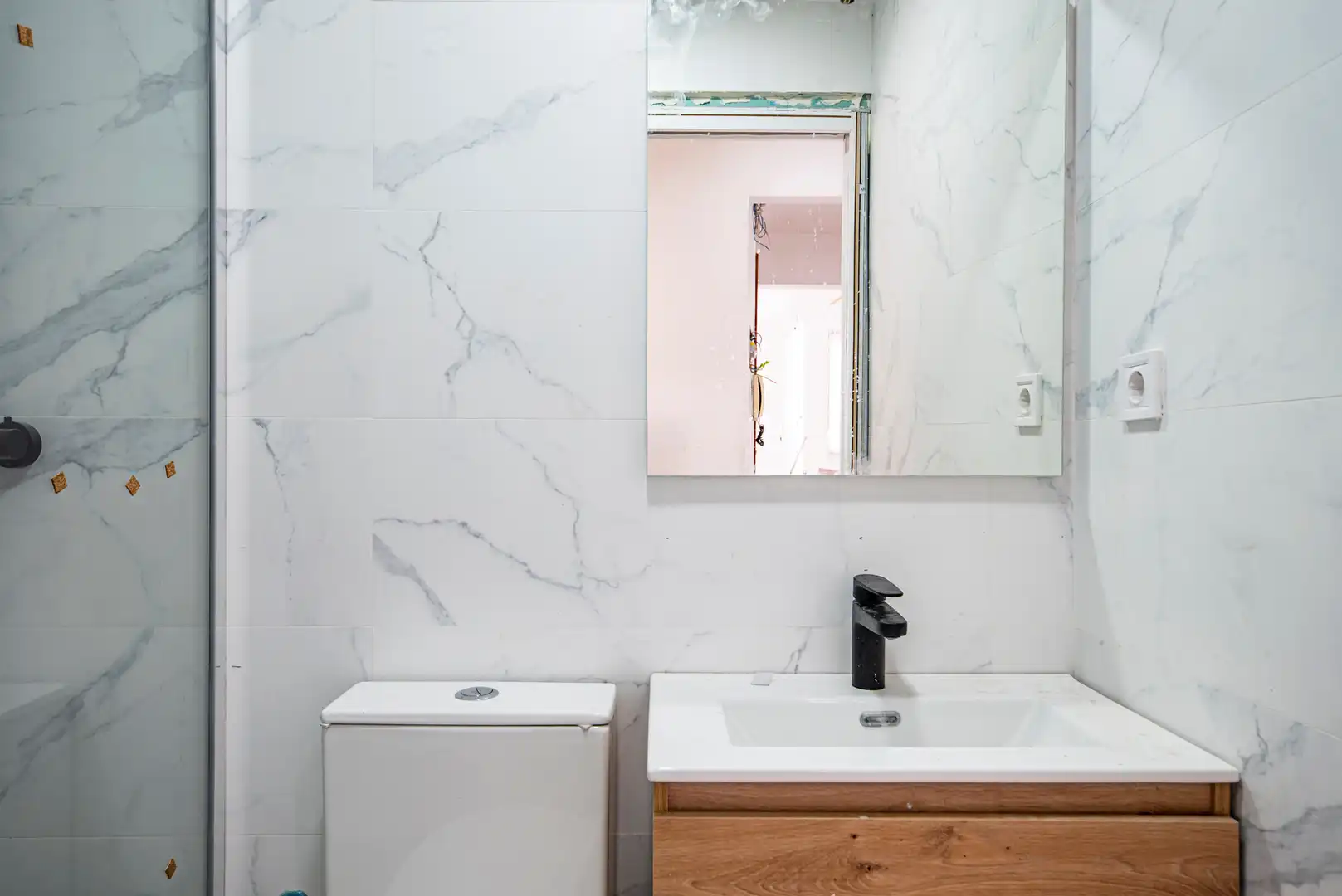Badezimmer von Dachboden zum Verkauf in Mataró mit Parkett, Terrasse und Ofen