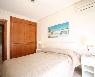 Dormitori de Apartament de lloguer en La Manga del Mar Menor amb Aire condicionat i Terrassa