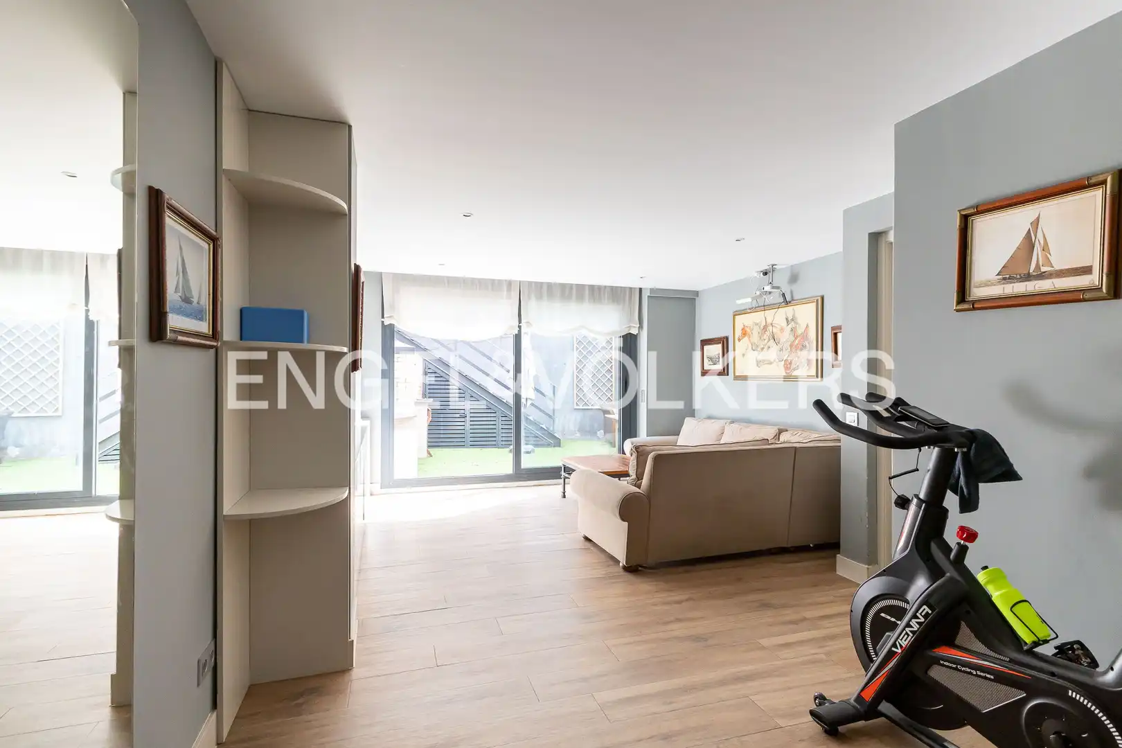 Sala d'estar de Casa adosada en venda en Madrid amb Aire condicionat, Calefacció i Jardí privat