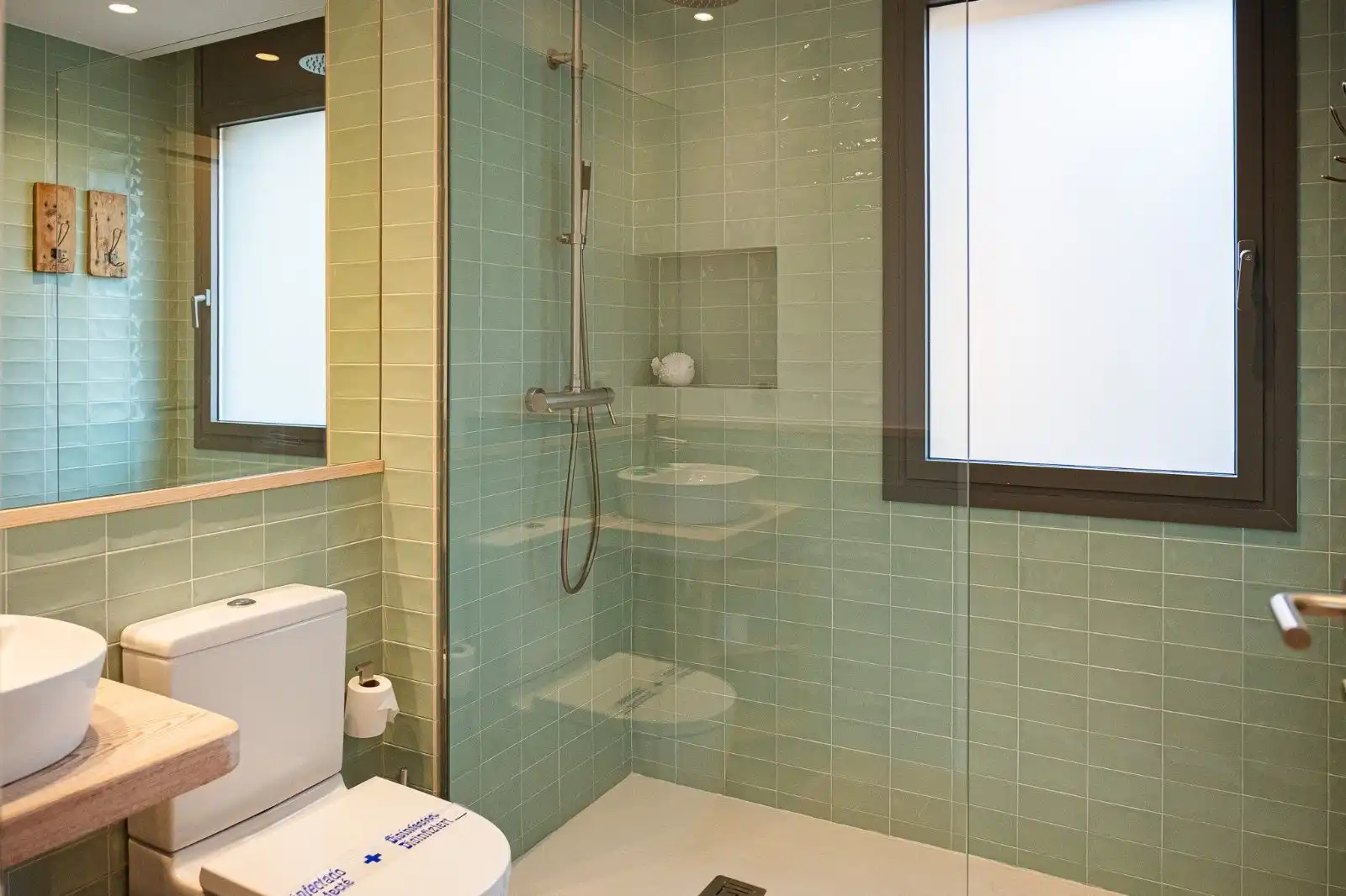 Badezimmer von Einfamilien-Reihenhaus zur Miete in Palamós mit Klimaanlage, Heizung und Parkett