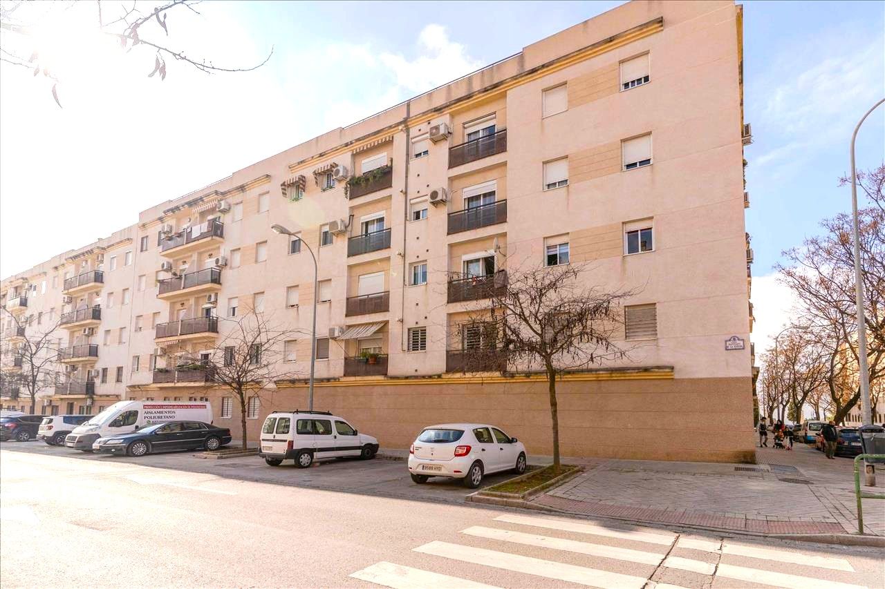 Vista exterior de Piso en venta en  Granada Capital con Trastero