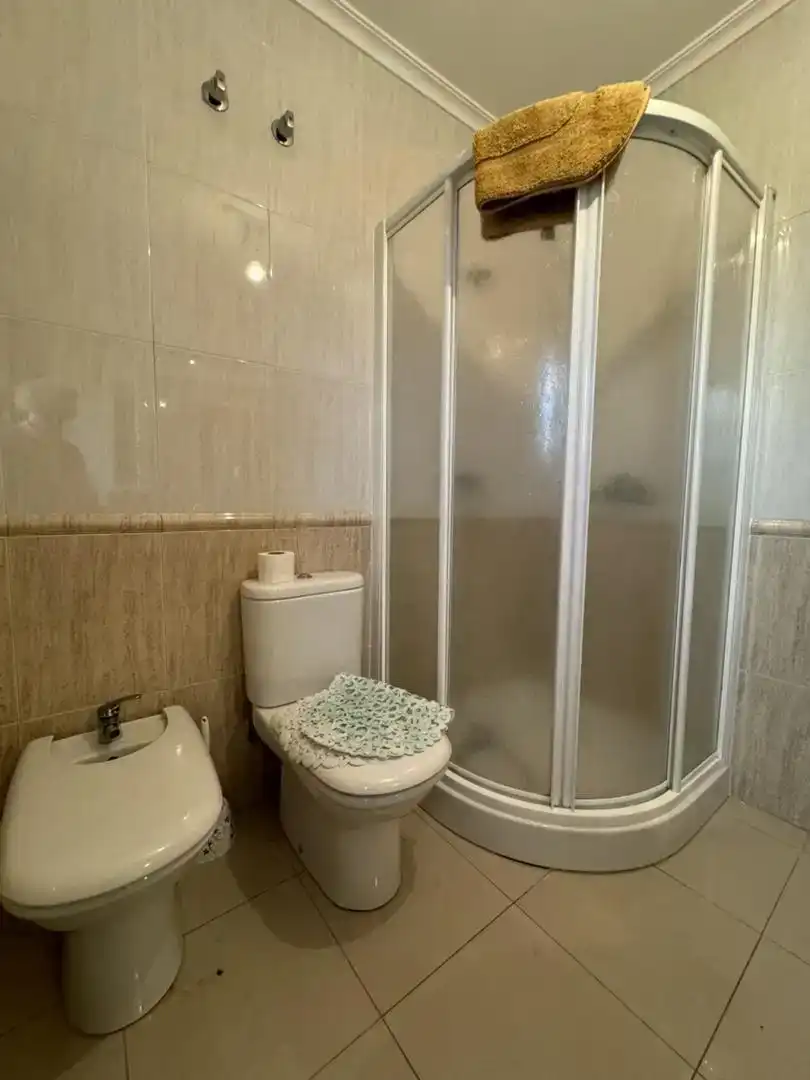 Bany de Casa o xalet en venda en Castro Caldelas amb Jardí privat, Traster i Moblat