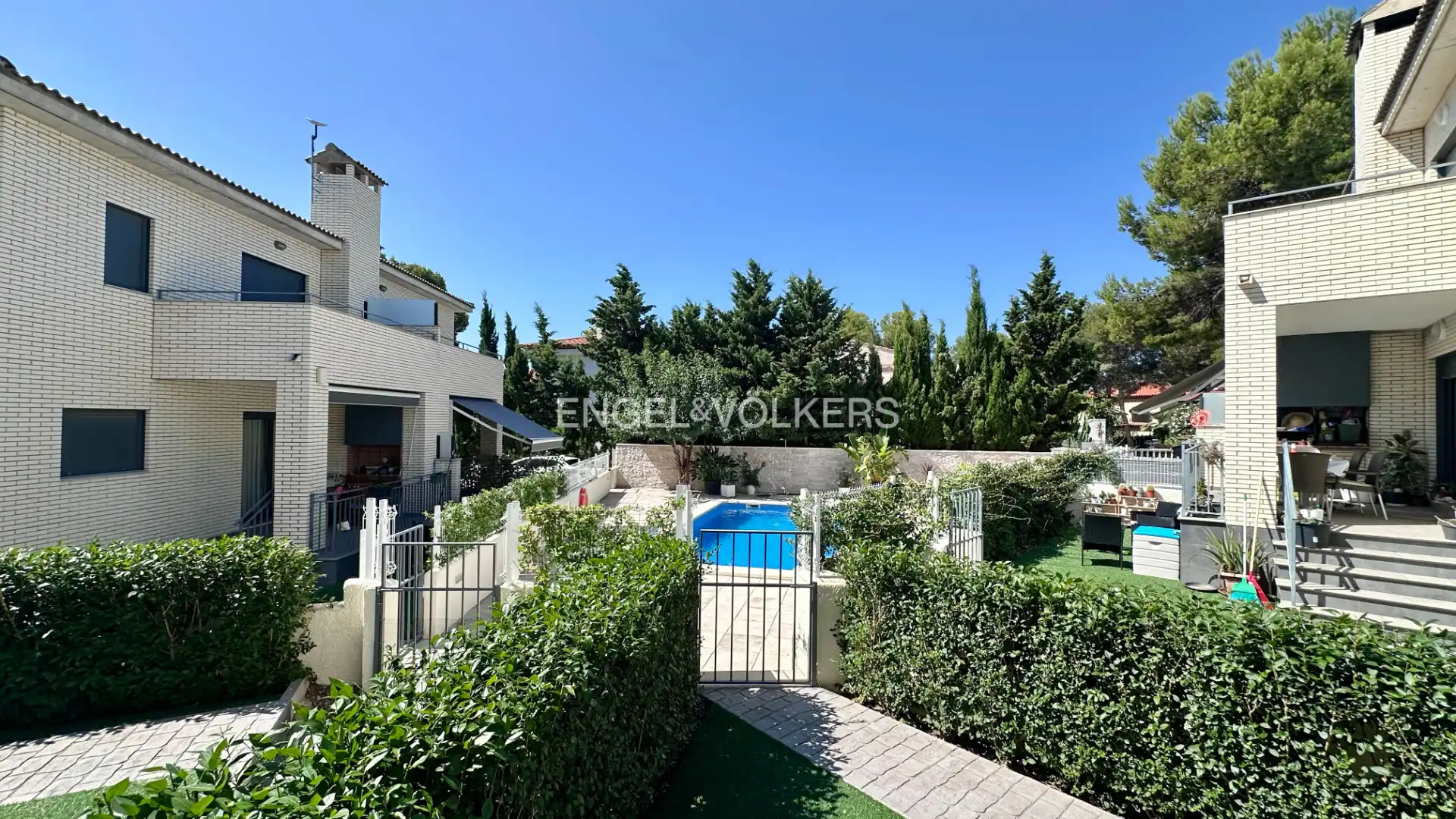 Doppelhaushälfte mit Pool zum Verkauf in Carrer de la Magnòlia 37, imagen 3