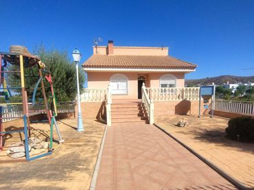 Xalet amb piscina en venda a La Alcayna