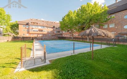 Swimming pool of Duplex for sale in Villanueva del Pardillo  with Terrace and Balcony