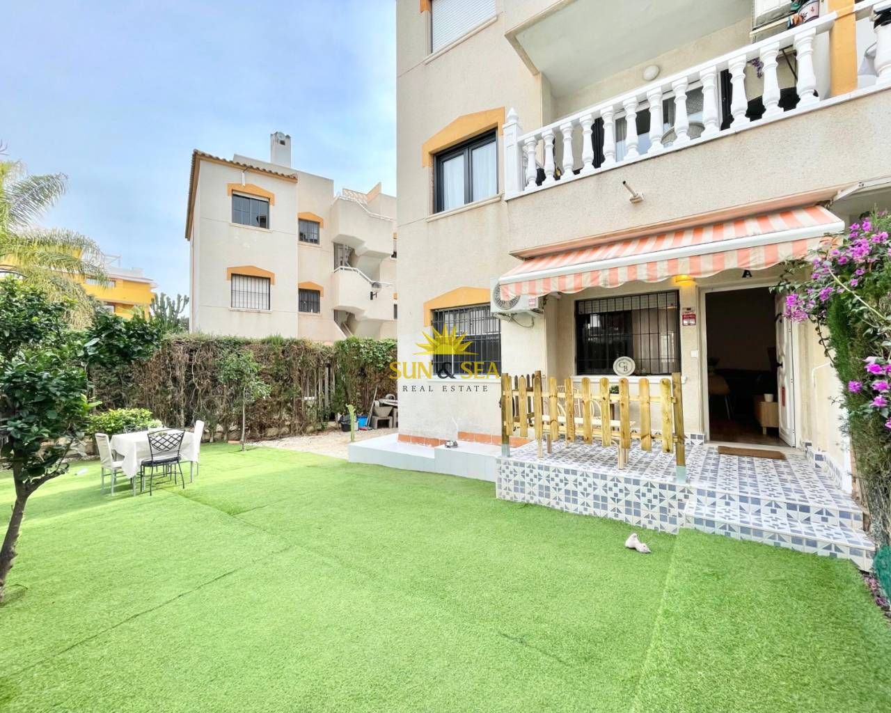 Garden of Planta baja to rent in Torrevieja  with Air Conditioner, Heating and Private garden