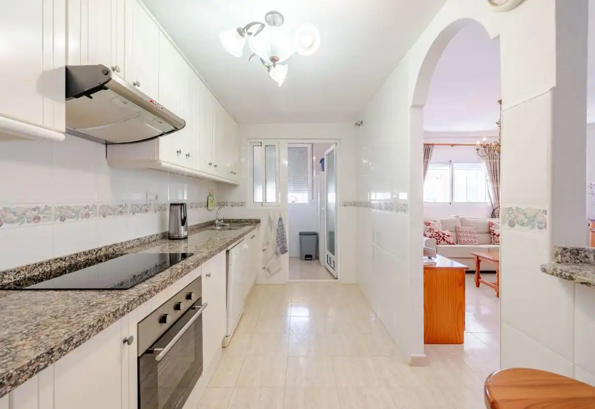 Cocina de Dúplex en venta en Santa Pola con Aire acondicionado, Calefacción y Jardín privado