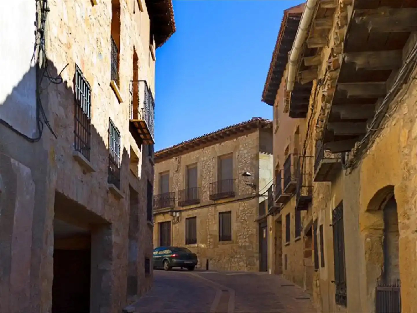 Vista exterior de Pis en venda en Atienza amb Balcó