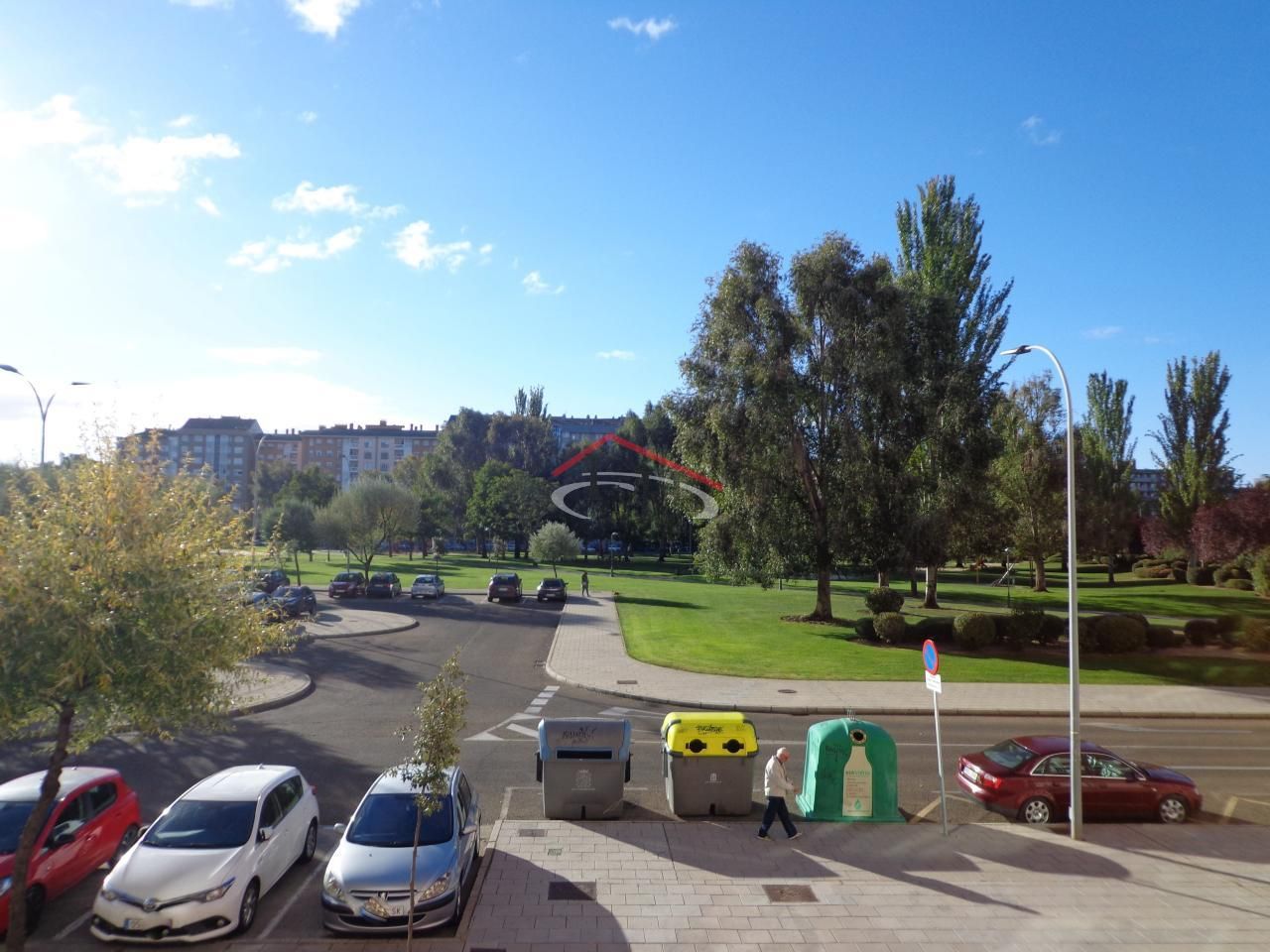 Aparcament de Apartament en venda en León Capital  amb Calefacció, Parquet i Traster